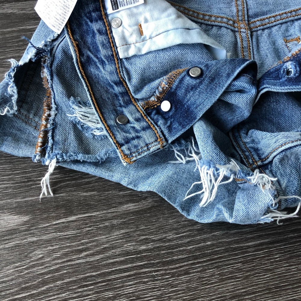 Levi’s Shorts - Picture 4 of 4